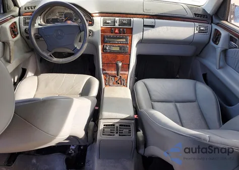 1999 Mercedes-Benz E 320 из США, поврежденный, VIN WDBJF65H2XA778002